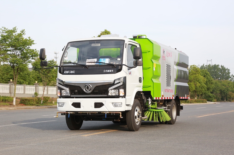 东风5立方道路清扫车，优惠8千
