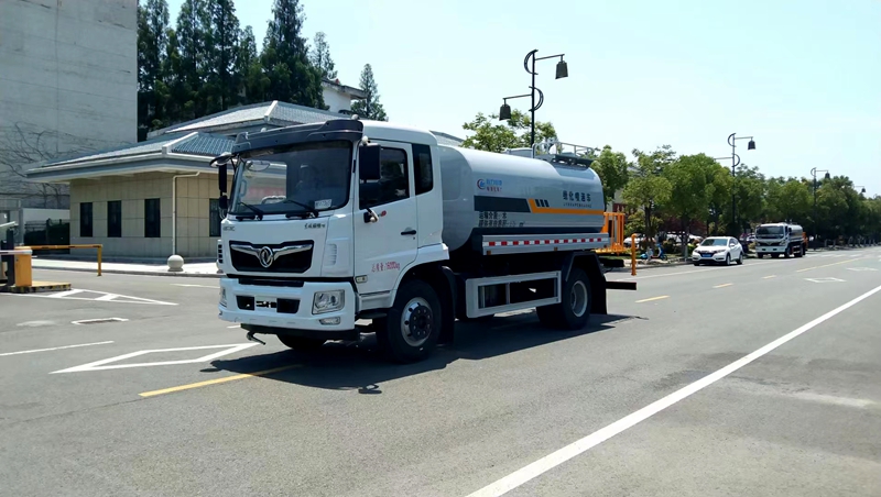 最便宜12方洒水车，东风12方洒水车