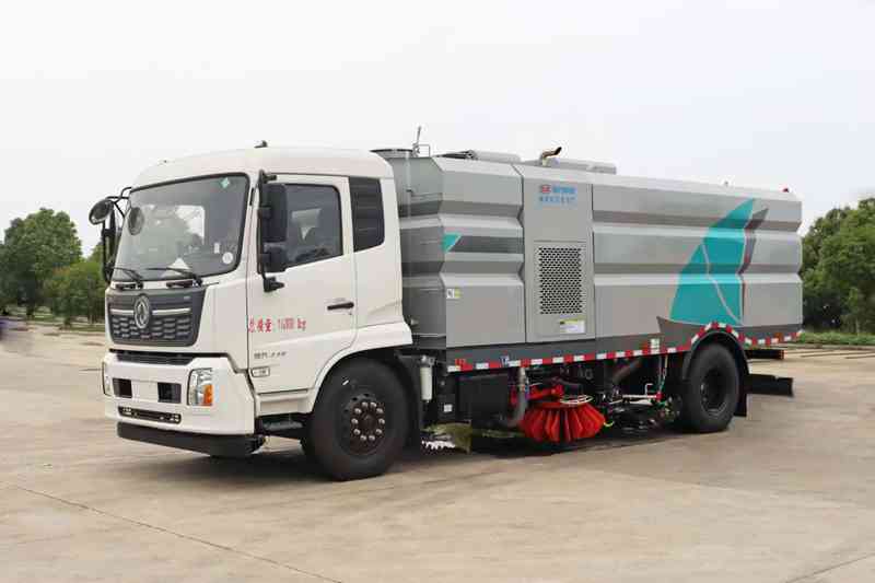 东风16方天锦洗扫车.jpg