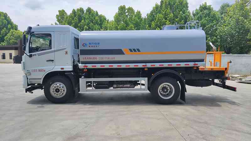 15方洒水车
