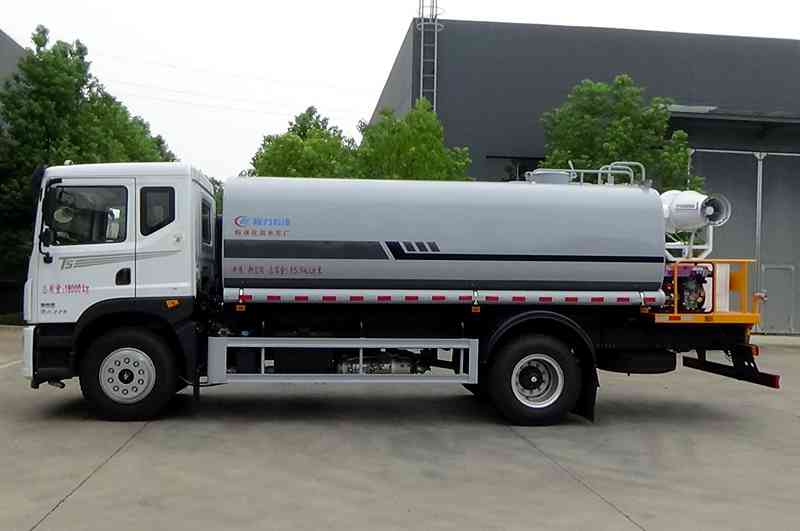 16方洒水车