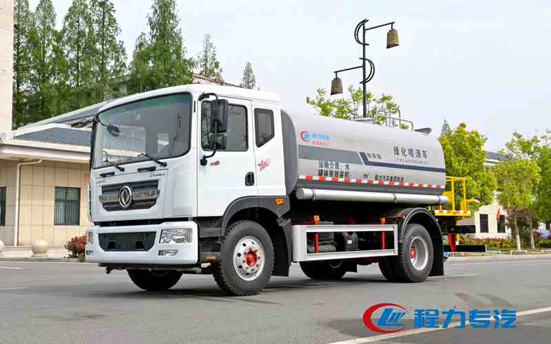 12方洒水车