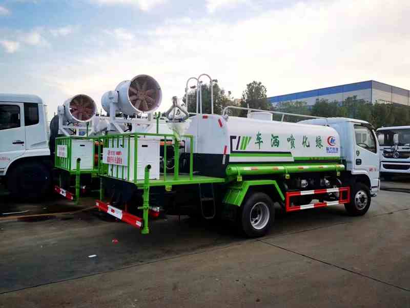 东风5吨洒水车