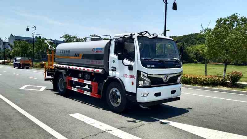 洒水车