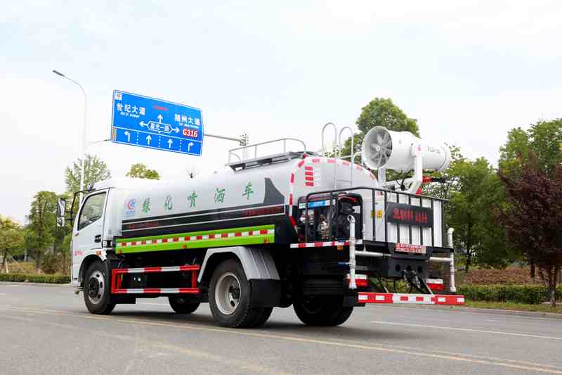 东风洒水车
