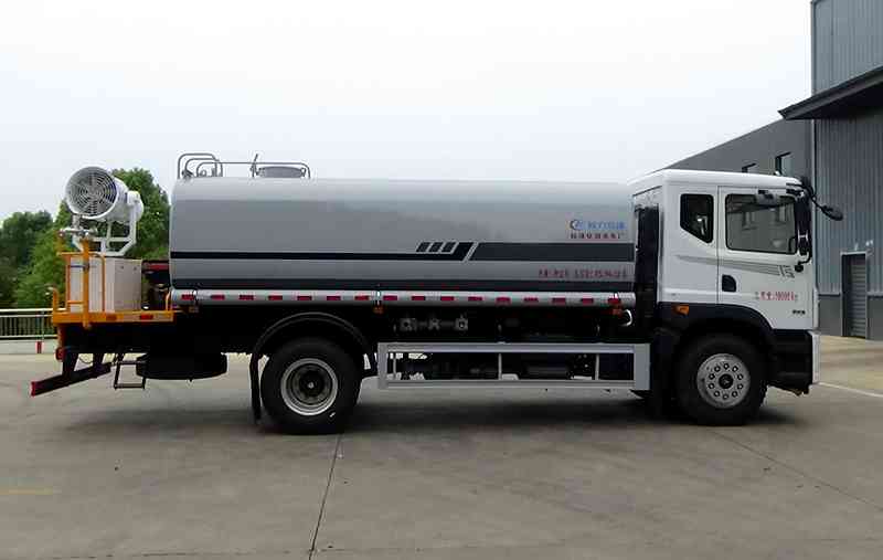 东风15方洒水车