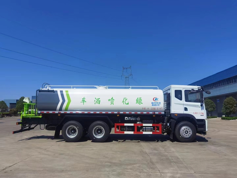 大型洒水车