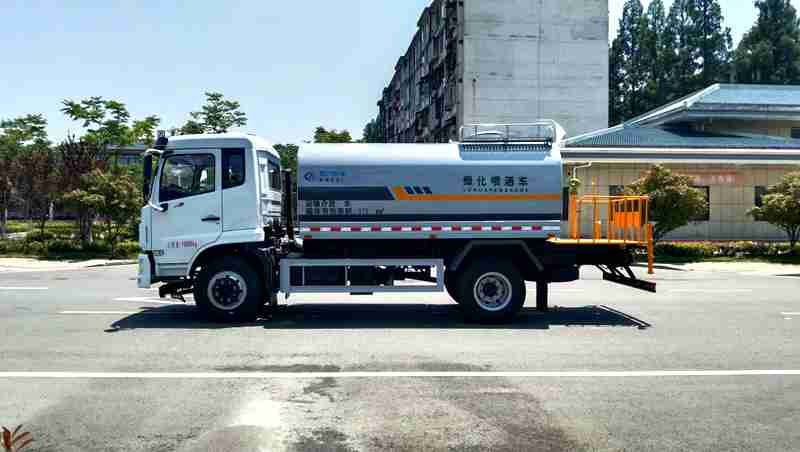 东风12方洒水车
