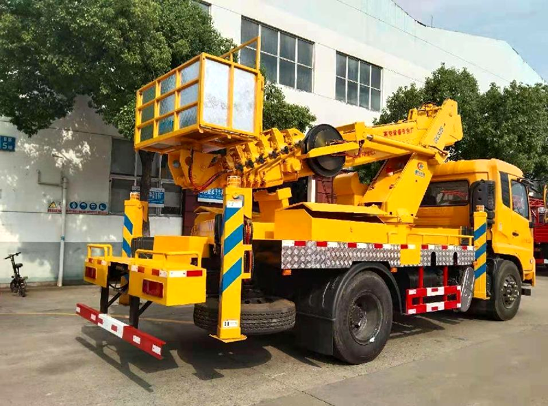 东风45米伸缩臂高空作业车