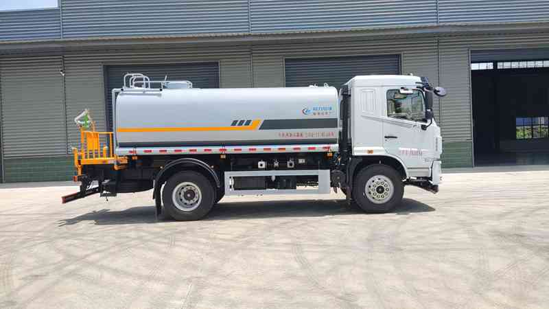 15方洒水车