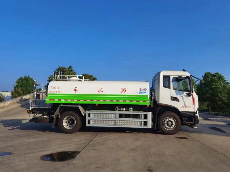 电动洒水车