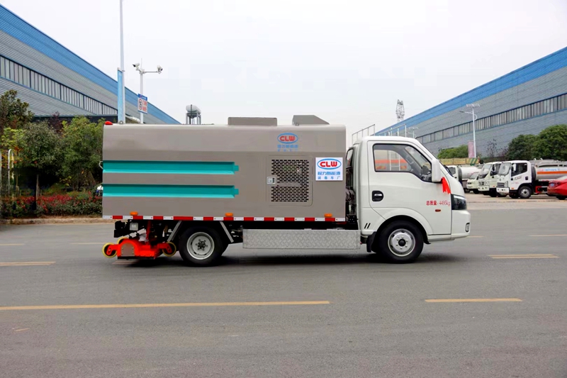 纯电动吸尘车