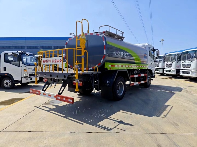 洒水车 洒水车