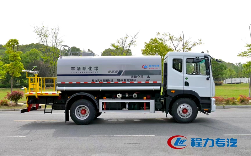 东风15方洒水车