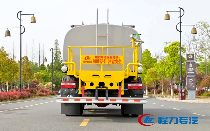 东风多利卡洒水车