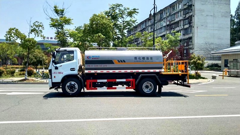 10吨洒水车
