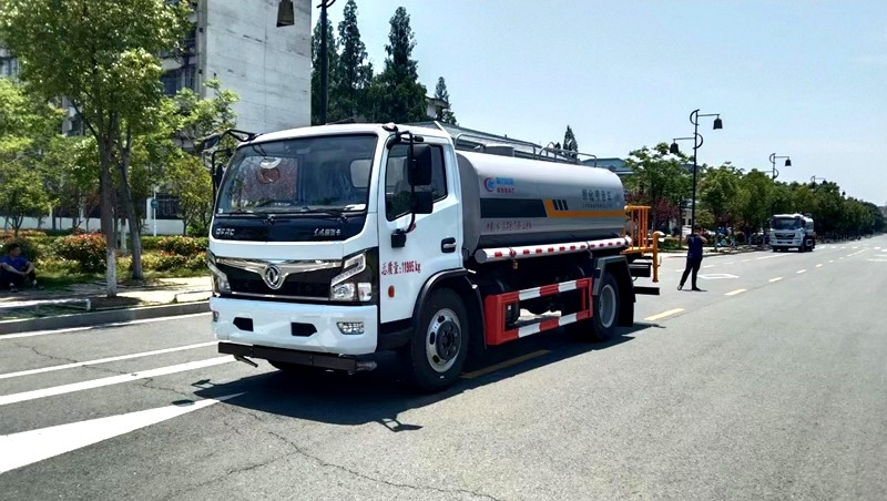 10吨洒水车