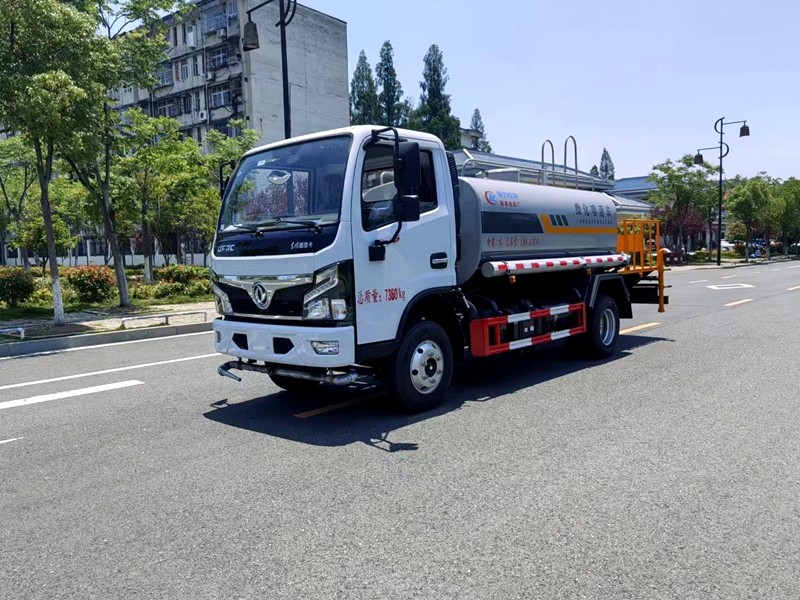 5吨洒水车