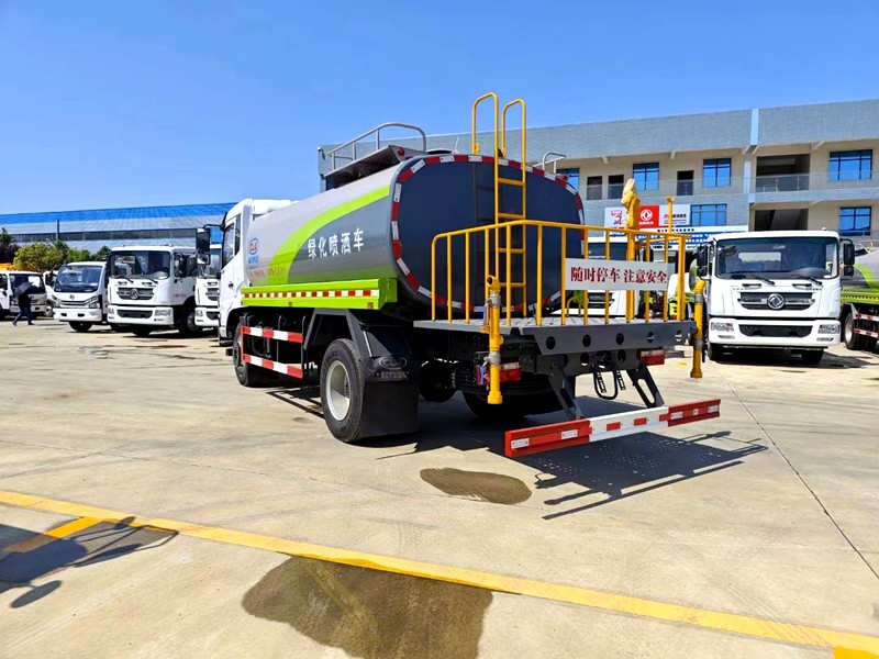 洒水车