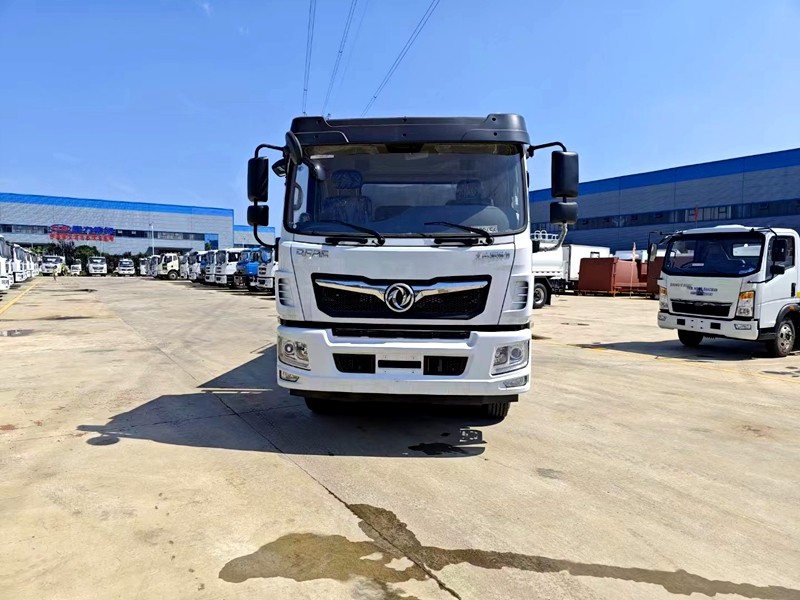 东风12方洒水车