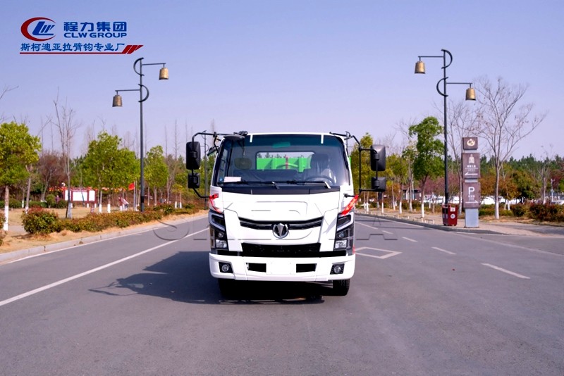 蓝牌勾臂垃圾车