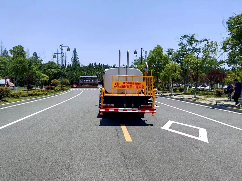 程力小型洒水车