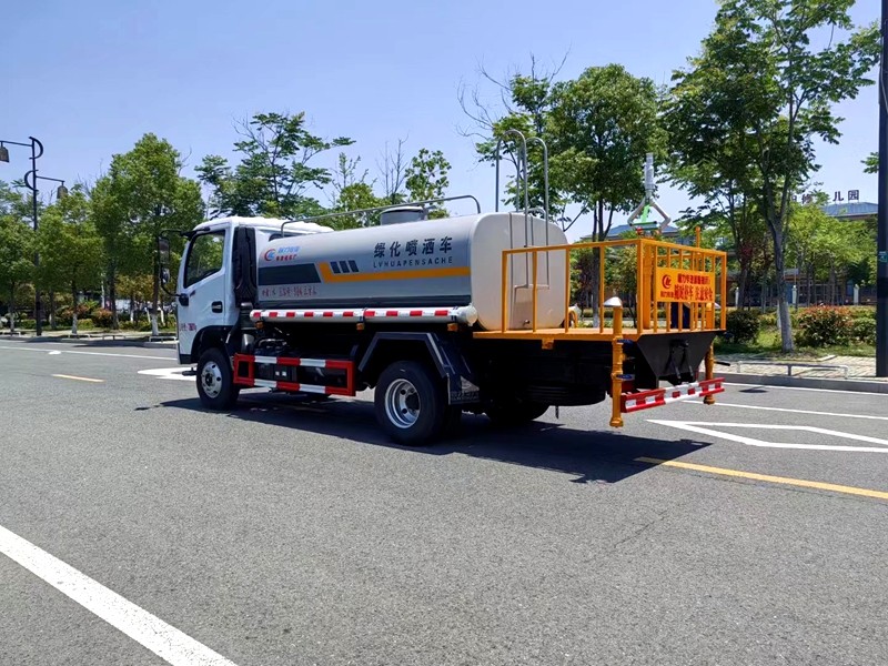 东风洒水车