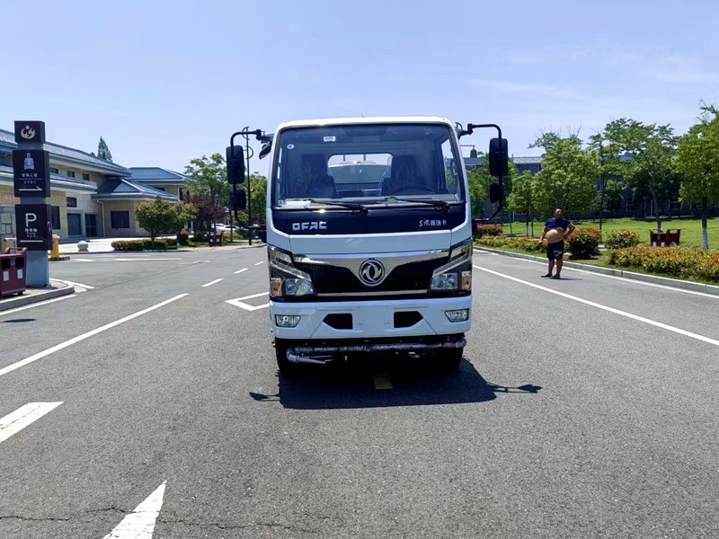 东风5方洒水车
