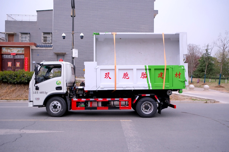 蓝牌勾臂垃圾车