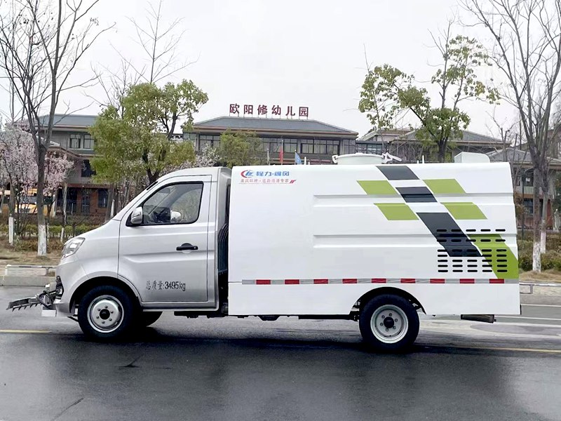 路面清洗车