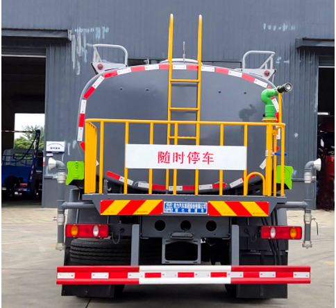 东风天锦洒水车