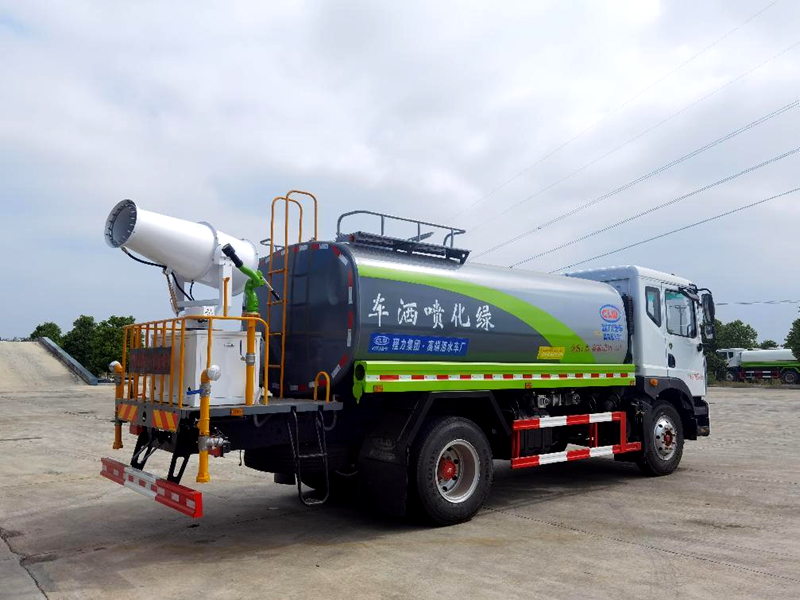 东风多利卡洒水车