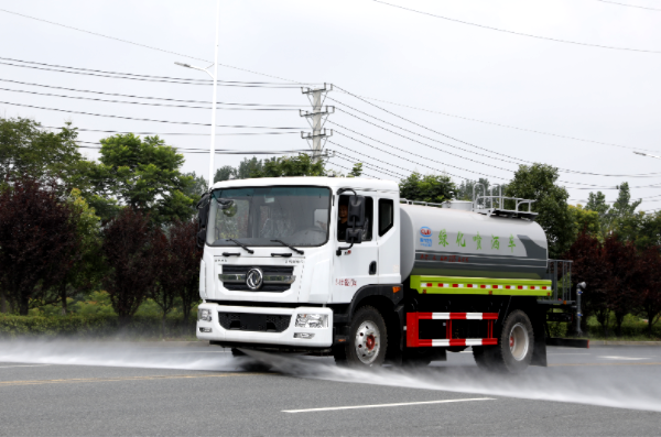 东风洒水车