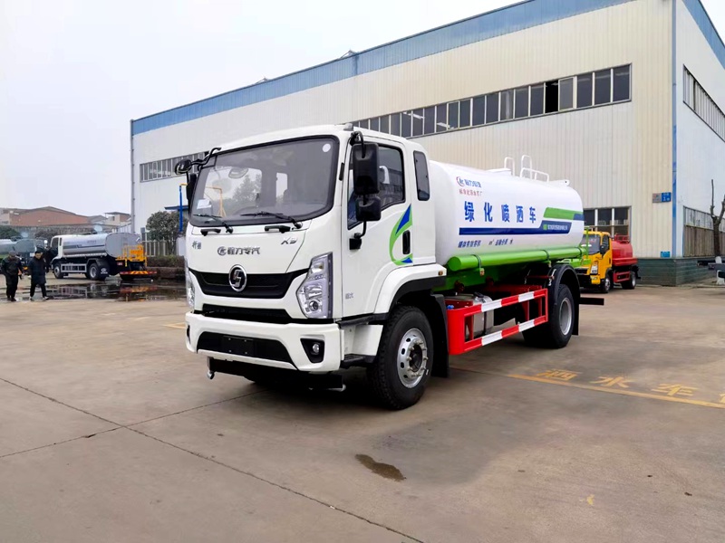 程力洒水车