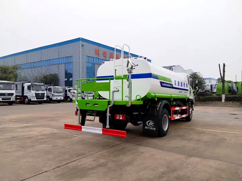 程力15方洒水车