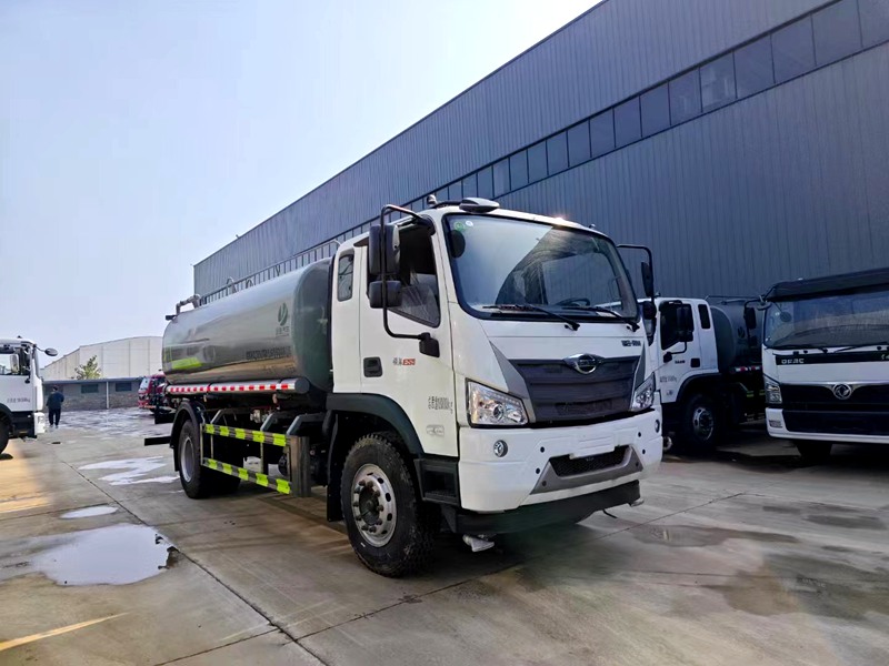 福田15方洒水车