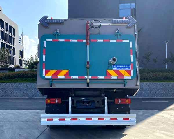 新能源8方吸尘车
