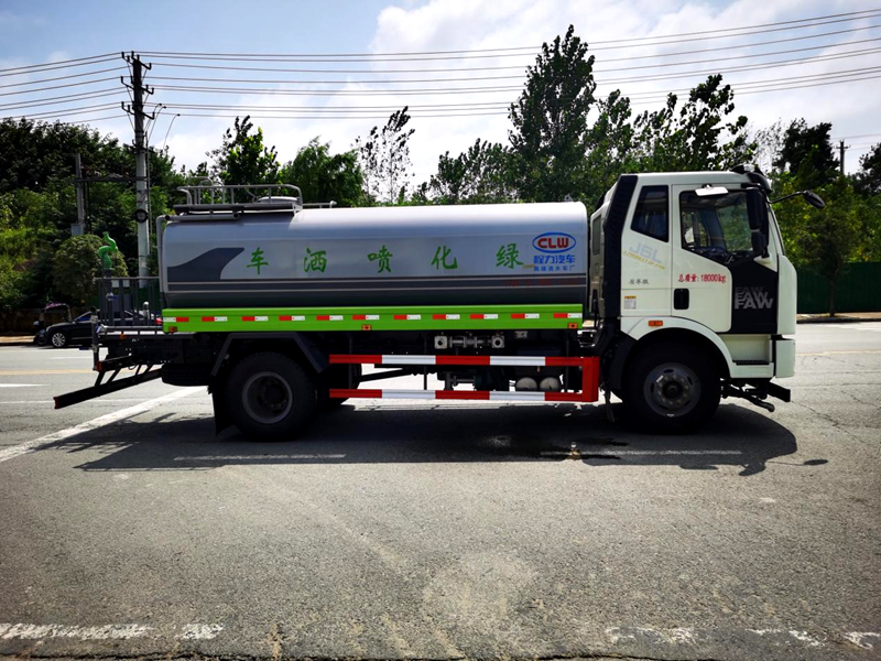 程力解放15吨洒水车