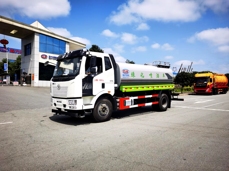 解放15吨洒水车
