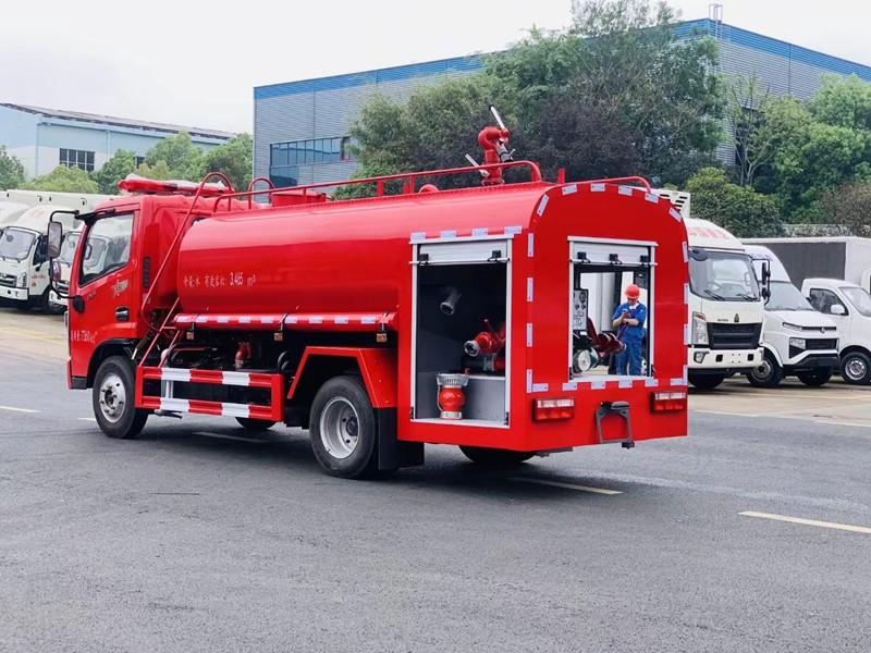 东风5吨消防洒水车