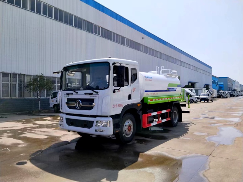 东风多利卡15方洒水车