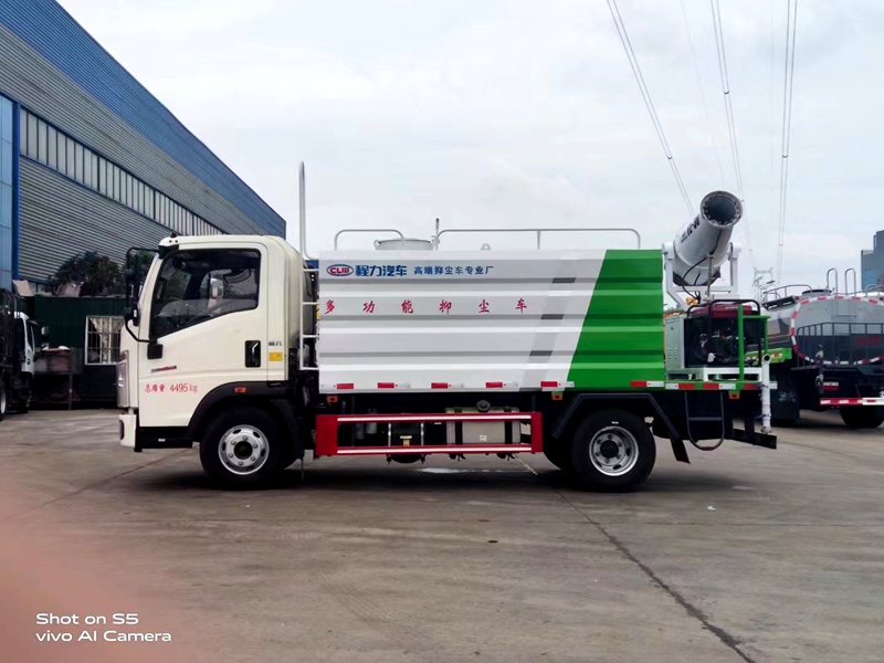 蓝牌洒水车