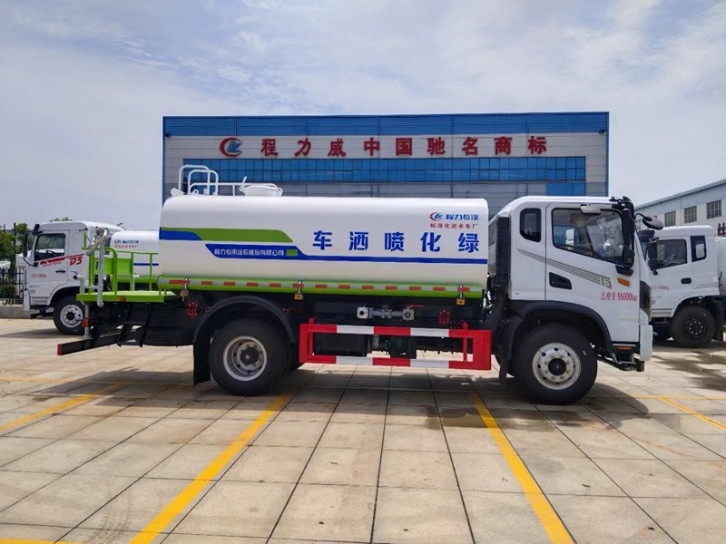 13方洒水车