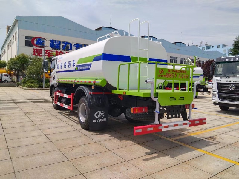 东风洒水车