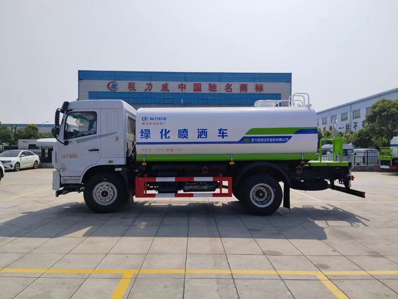 东风15方洒水车